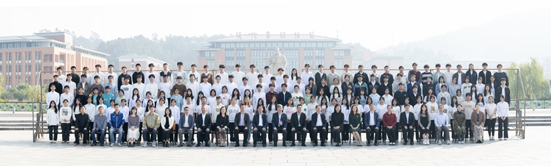 6讲座前，吴硕贤院士与广东建设职业技术学院师生代表合影留念(1).jpg