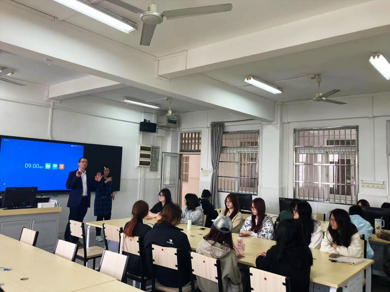 学生交流1.jpg
